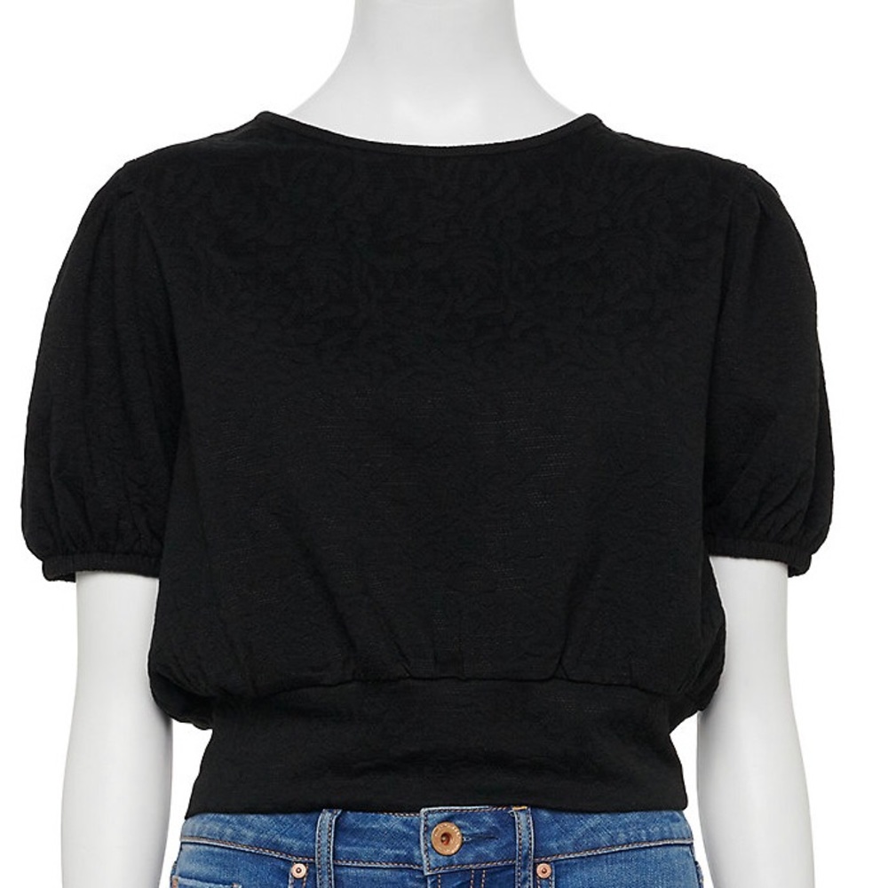 NEW WITH TAGS 🏷 XXL So puffy sleeve , cut out back beautiful blouse